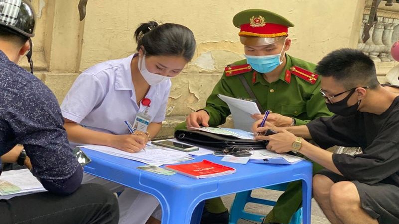 More than 100 people fined for not wearing face masks in Ha Noi